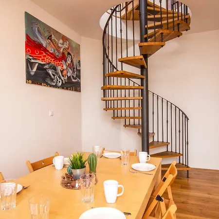 Dancing House Riverside Penthouse #18 公寓 *